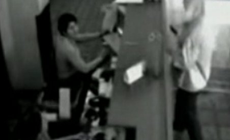 Jaf la o bancă din Cernăuţi. Atacatorul a utilizat un pistol de jucărie (VIDEO)