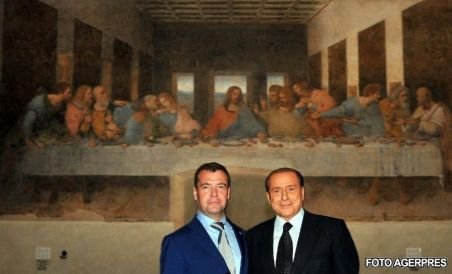 Berlusconi încalcă regula "fără fotografii" în faţa "Cinei cea de Taină"