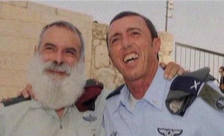 Trupurile militarilor israelieni morţi în accidentul de luni, identificate de un rabin controversat în Israel