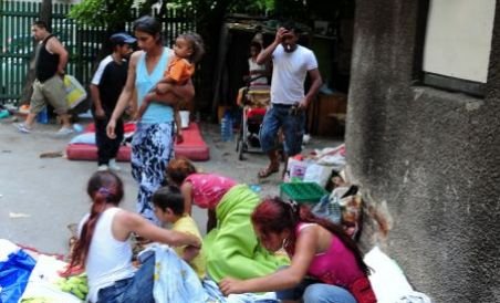 Romii care comit delicte în Franţa vor fi repatriaţi în România