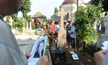 Fotografii surprinse la deshumarea soţilor Ceauşescu