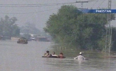 Asia, grav afectată de inundaţii. 430 de oameni au murit în Pakistan şi 900 în China (VIDEO)