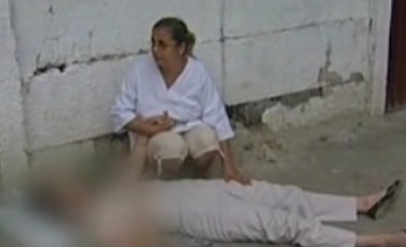 O femeie hipertensivă a aşteptat două ore ambulanţa, după ce i s-a făcut rău pe stradă (VIDEO)