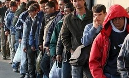 "Mită" de milioane de lire sterline pentru imigranţii ilegali din Marea Britanie