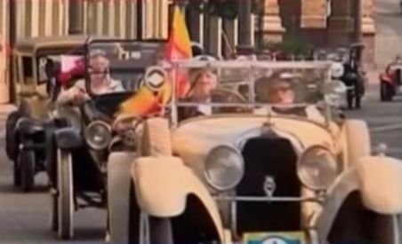 Paradă a maşinilor de epocă la Vilnius (VIDEO)