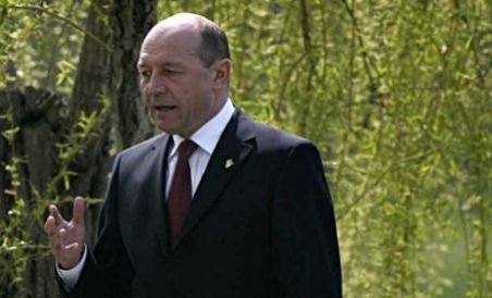 Traian Băsescu e nemulţumit de frunza din noul brand şi vrea îmbunătăţiri
