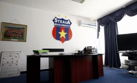 Sediul clubului Steaua a fost jefuit. Biroul lui Argăseală, vandalizat