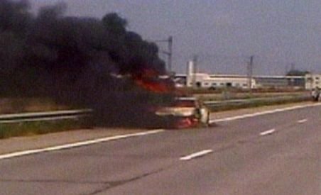 Un BMW a ars vineri pe Autostrada Soarelui (VIDEO)