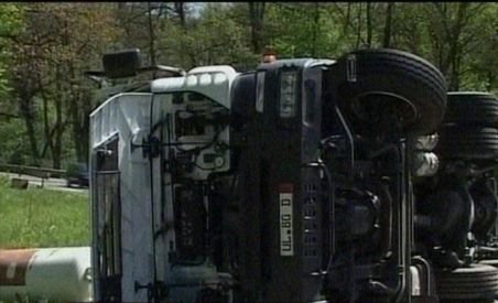 Circulaţia pe Autostrada Soarelui, blocată din cauza unui accident, reluată după 10 ore (VIDEO)