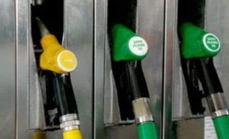 Preţul unui litru de benzină s-a majorat cu 9 bani