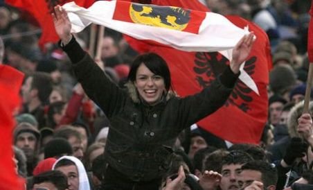 Zeci de state, inclusiv membre UE, se pregătesc să recunoască independenţa Kosovo