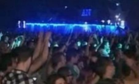 Un fan Fatboy Slim şi-a rupt piciorul în timpul concertului de la Năvodari (VIDEO)