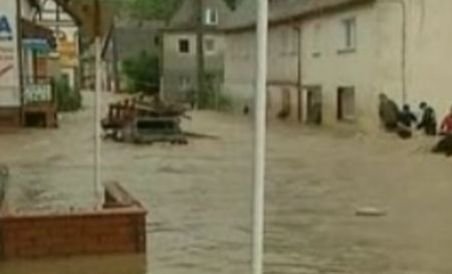 Inundaţii devastatoare în Europa. 10 oameni au murit şi mii sunt evacuaţii