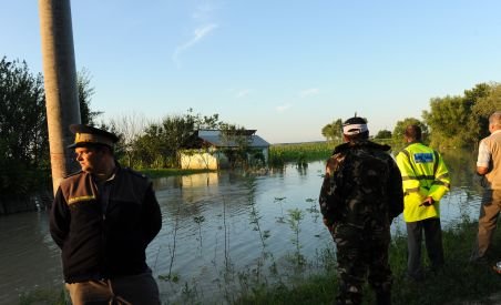 Băsescu merge în localităţile afectate de inundaţii. Guvernul face bilanţul pagubelor