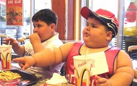 Studiu: Copiii obezi ajung mai repede la pubertate