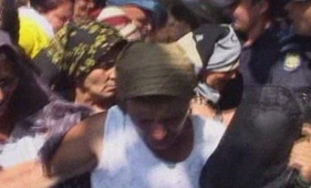 La moaşte, ca la reduceri: Mii de oameni s-au călcat în picioare la o catedrală din Târgovişte (VIDEO)