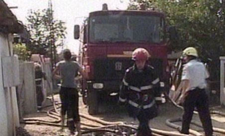 Prahova. Pompieri în misiune, atacaţi de oamenii pe care îi ajutau (VIDEO)