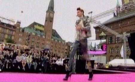 Săptămâna modei în Danemarca. Manechinele au defilat pe un podium de peste 1.500 metri lungime (VIDEO)