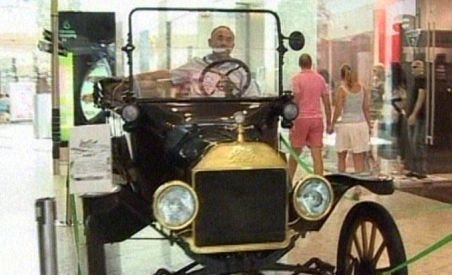 Un român deţine o maşină de epocă, veche de aproape un secol şi evaluată la 100.000 euro (VIDEO)