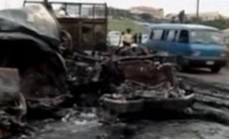 Ciocnire în lanţ, pe o autostradă din Nigeria: Zeci de oameni au murit (VIDEO)