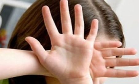 Peste 70% dintre părinţii români îşi bat copiii