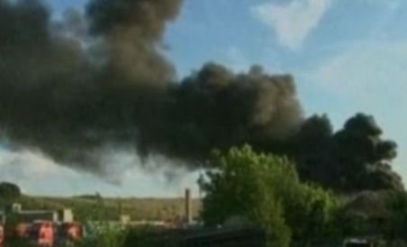 Cinci TIR-uri distruse de flăcări, într-o parcare din Deva (VIDEO)