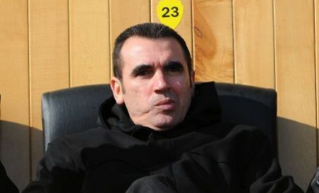 Cornel Penescu a fost evacuat din vila sa din Piteşti