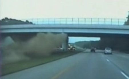 Accident spectaculos provocat de un şofer american de 19 ani, aflat la volanul unui bolid (VIDEO)