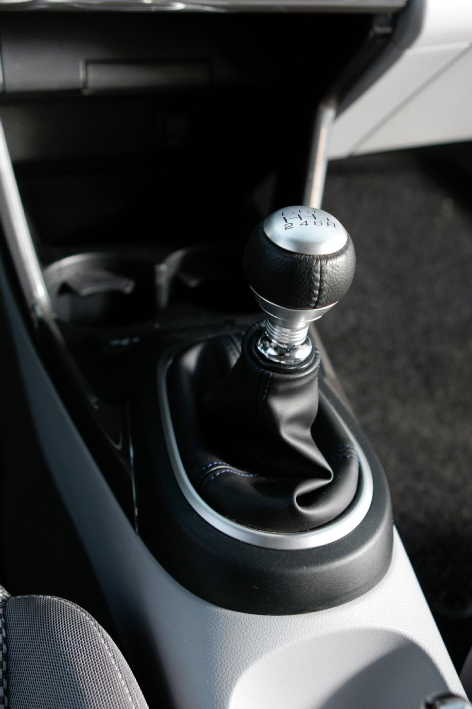 Test drive Antena3.ro. Honda CR-Z, un coupe eco-sportiv exclusivist (FOTO) 80153