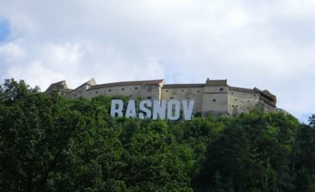 Scene din bătălii celebre şi costume militare, la festivalul istoric de la Râşnov (VIDEO)
