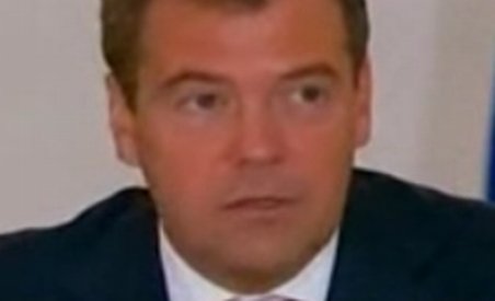 Medvedev a criticat un politician rus care scria pe Twitter în timpul şedinţei de guvern (VIDEO)