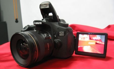 Canon a lansat în România EOS 60D, primul său DSLR cu ecran rabatabil (FOTO & VIDEO)