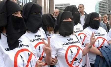 Trei sute de persoane au participat la un miting republican împotriva islamului, la Paris