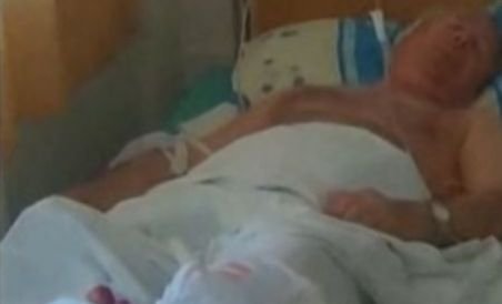 Un bătrân strigă de pe patul de spital: "Copiii de bani gata sunt pregătiţi de accidente! Trebuie opriţi" (VIDEO)