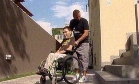 Guvernul vrea să trimită persoanele cu handicap la muncă (VIDEO)