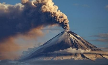 Vulcanul indonezian Sinaburg, cea mai puternică erupţie din ultimii 400 de ani