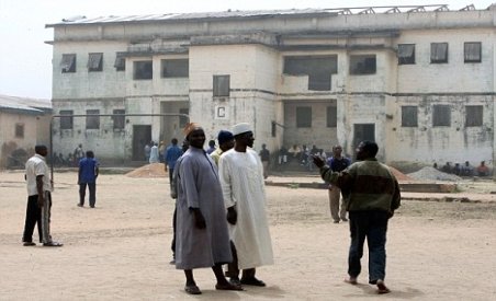 800 de deţinuţi au evadat dintr-o închisoare nigeriană