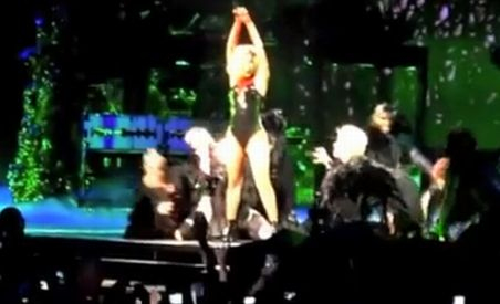 Fanii Lady Gaga s-au luat la bătaie în timpul unui concert (VIDEO) 