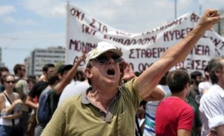 Grecia. Transportatorii încep luni o grevă pe termen nelimitat