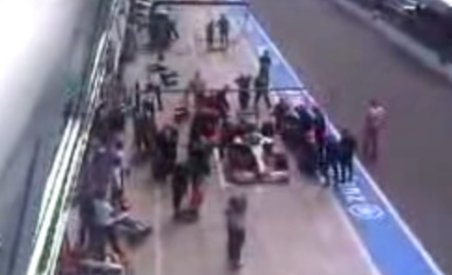 Accident terifiant la Monza. Mecanicul echipei de Formula 1 HRT, lovit de maşina care părăsea boxele (VIDEO)