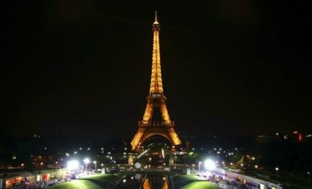 Alertă cu bombă la Turnul Eiffel: Circa 25.000 de oameni, evacuaţi