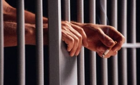 Fost deţinut, despăgubit de stat pentru fumatul pasiv în închisoare (VIDEO)