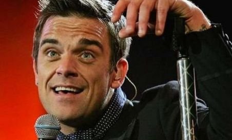 Robbie Williams a uitat versurile în timpul unui concert - VIDEO