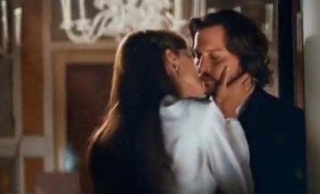 Angelina Jolie îl sărută pe Johnny Depp în "The Tourist" (VIDEO)