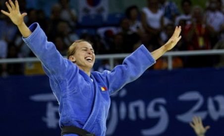 Judoka Alina Dumitru a ratat titlul mondial din cauza menstruaţiei şi lipsei unui doctor