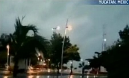 Peninsula Yucatan, lovită de furtuna tropicală Karl (VIDEO)