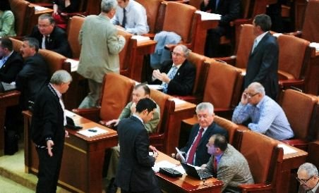 Opoziţia acuză că votul parlamentarilor la legea pensiilor a fost măsluit (VIDEO)