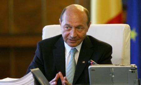 Băsescu: "De cinci ani mă prăbuşesc în sondaje, dar câştig în alegeri" (VIDEO)