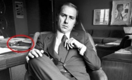 Berlusconi lângă un pistol Magnum, într-o fotografie din anii '70 (VIDEO)