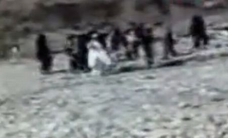 Femeie ucisă cu pietre de 20 de talibani (IMAGINI ŞOCANTE)